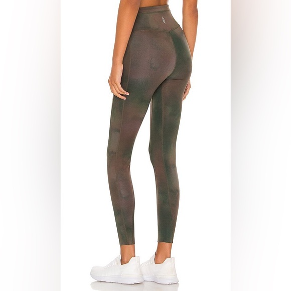 BNWOT Free People Beat the Heat Reversible Leggings - Picture 2 of 9